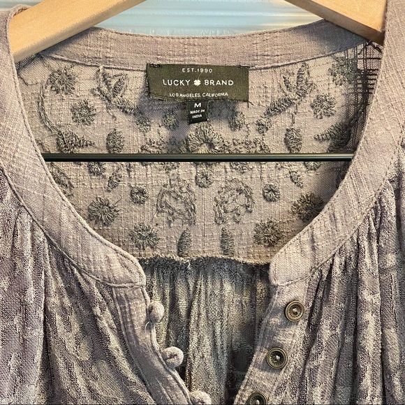 Lucky Brand Grey Stretch Embroidered Floral  Tunic Top V Neck Button Up Size M - Picture 11 of 11